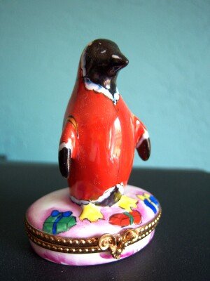 Limoges Sinclair LE Penguin Santa Trinket Box Old Mint Num 24