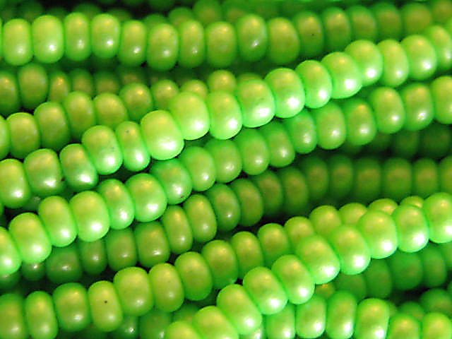 11/0 CZECH GLASS SEED BEADS SILK GREEN FLUORESCENT 1 HANK