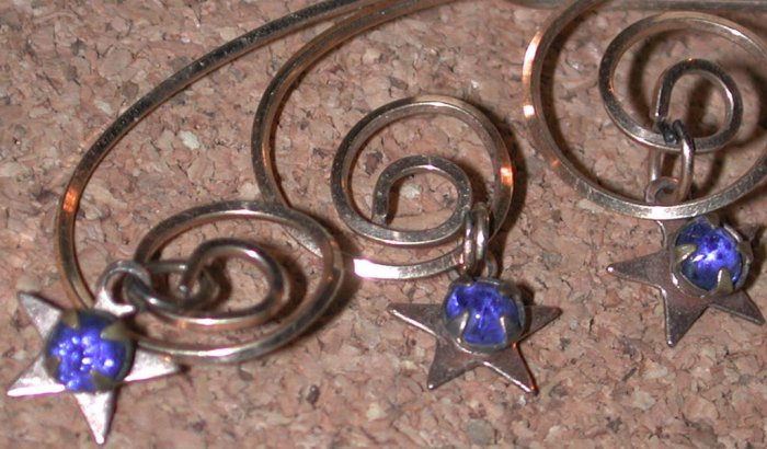 Vintage gold platted bent/twisted Wire Pin with Star charms FREE SHIPPING