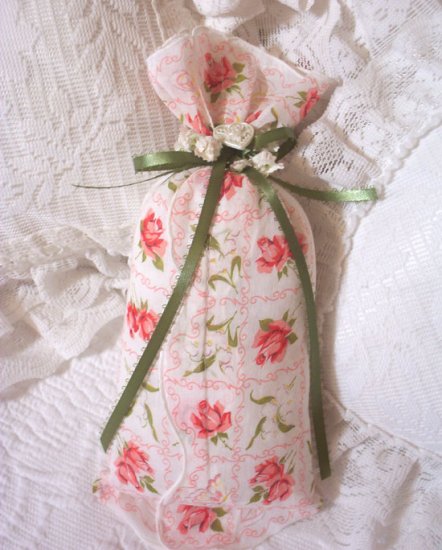 Shabby Chic - Vintage Hankie - Lavender Sachet - Sachets - Scented Gift Ideas - Rose