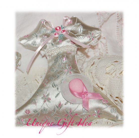Vintage Victorian Dress - Lavender Sachet - Unique Gift Idea - Sachets
