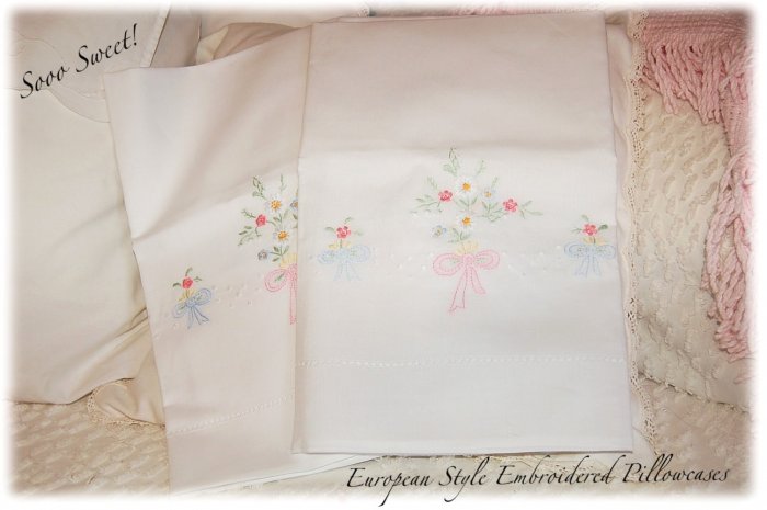 Pair of Embroidered Linen Pillowcases - Daisy Floral - Pristine