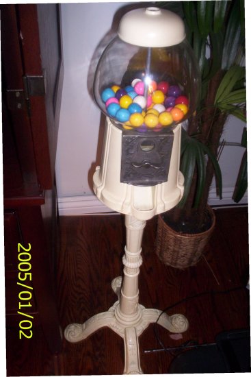 GUM BALL MACHINE