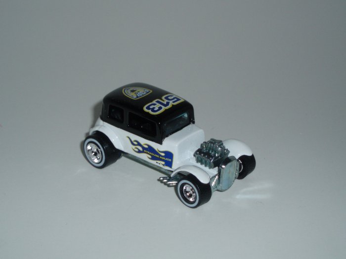 Hot Wheels K-B Toys Cop Rods Series 1 '32 Ford Vicky White 1/64 Scale Loose