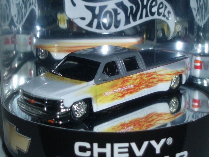 2004 Hot Wheels Showcase Chevy Crew Cab...White/Grey