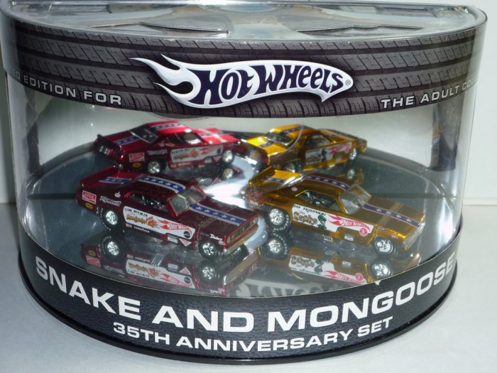 2005 Hot Wheels Showcase Snake and Mongoose 2 Car Set