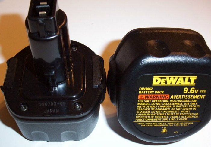 2 DW9062 Dewalt 9.6 volt Batteries Brand NEW