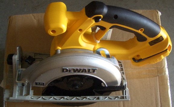 DC390 Dewalt 18v Cordless Circular Saw NANO Lithium-ion Design