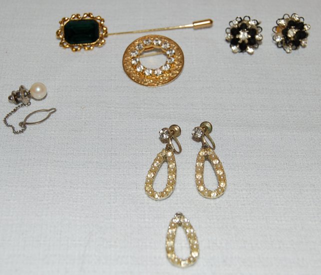 Small Lot of Vintage Rhinestone & Pearl Costume Jewelry