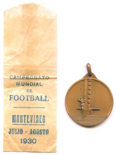 SOCCER WORLD CUP 1930 MEDAL IN BOX ORIGINAL FOOTBALL