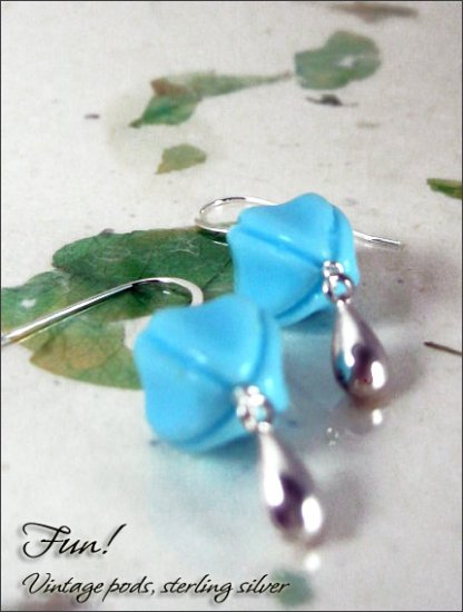 Vintage Hot Pods: Robin blue sterling silver earrings