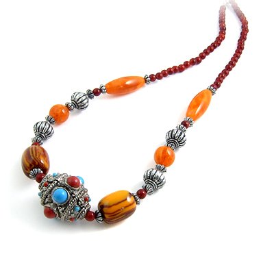 24605-resin with alloy necklace