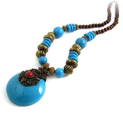 24617-resin with alloy necklace