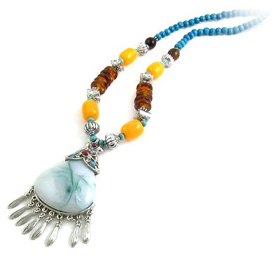 24618-resin with alloy necklace