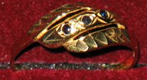 3 Sapphire stones in European 14kt gold ring