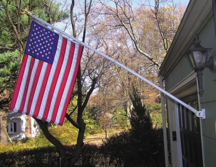 Free Spin flagpole set with 5' American flag