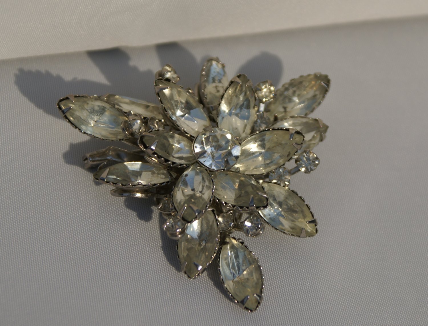 Vintage Art Nuevo Marguerite Rhinestone Brooch c1920