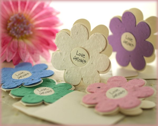"LOVE GROWS" Plantable Wildflower Favors- Daisy (Set of 12)