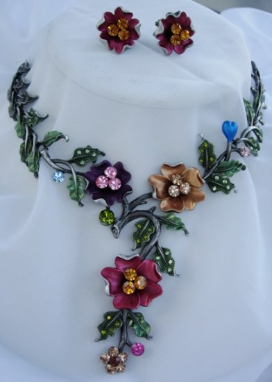 fabuous enamel rhinestone necklace set