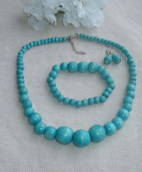 WOODEN NECKLACE AND EARRINGS
