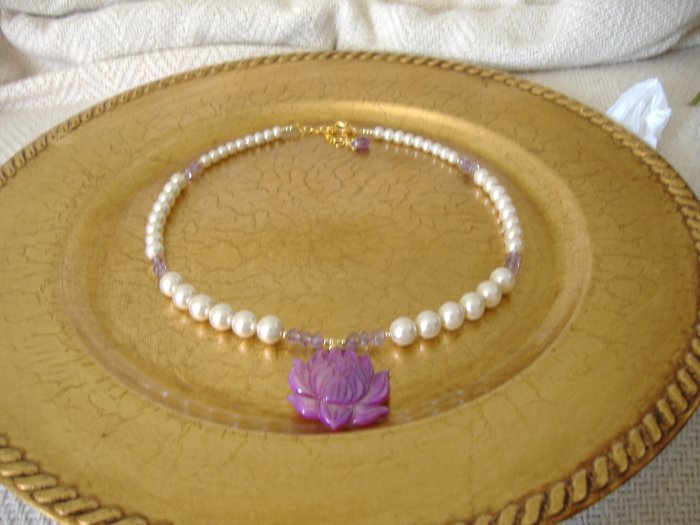 FREE SHIPPING Super pretty purple shell lotus flower and pearls necklace