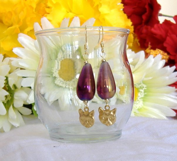 FREE SHIPPING Kitty cat charm and glass beads earrings