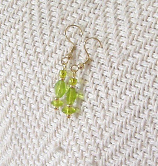 FREE SHIPPING peridot green glass earrings Simple and pretty