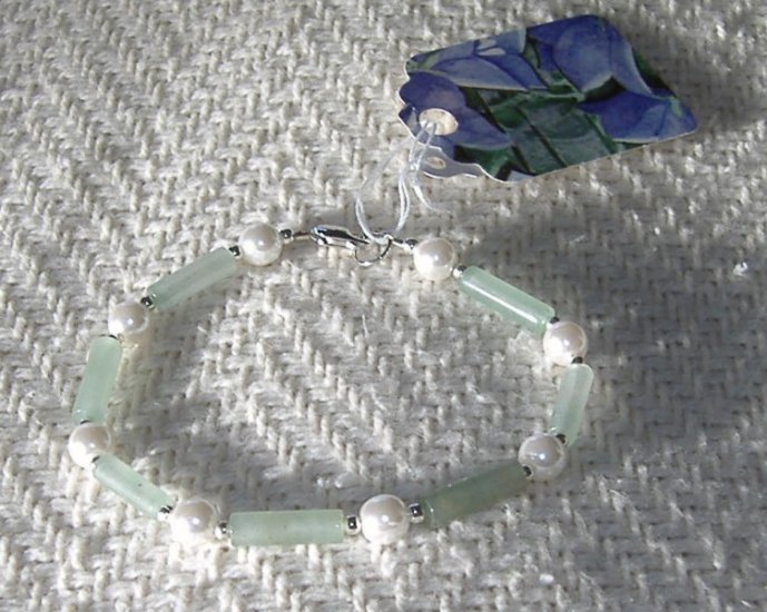 FREE SHIPPING Very pretty green aventurine and pearl bracelet