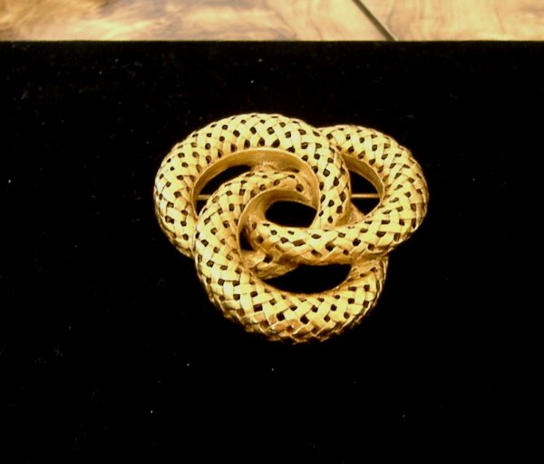 DESTASH Vintage Oscar De La Renta braided knot brooch