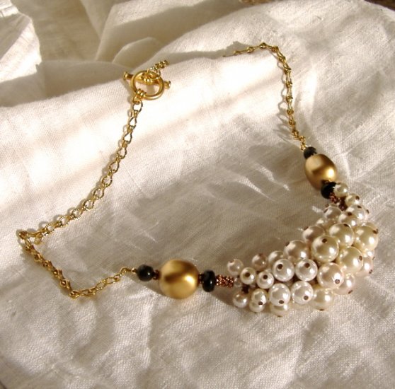 FREE SHIPPING Stylish glass pearls choker