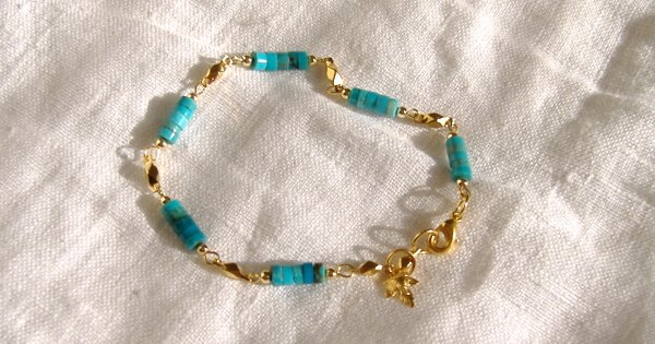 FREE SHIPPING Pretty turquoise bracelet