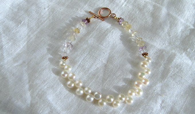 FREE SHIPPING Pearl button and gemstone bracelet