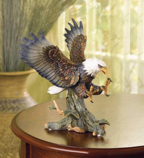 HUNTING EAGLE SCULPTURE