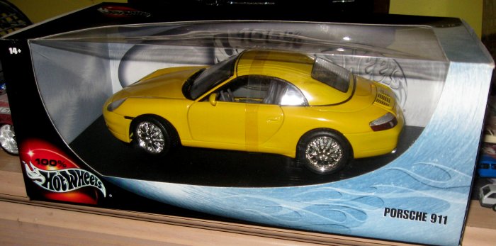 Hot Wheels 100% Porsche 911 1/18