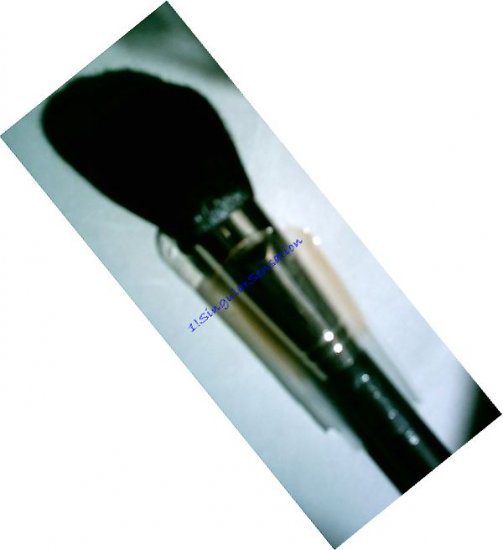 NEW! MAC #150 LARGE PROFESSIONAL FACE/POWDER MAKEUP BRUSH with FREE Pigment Sample