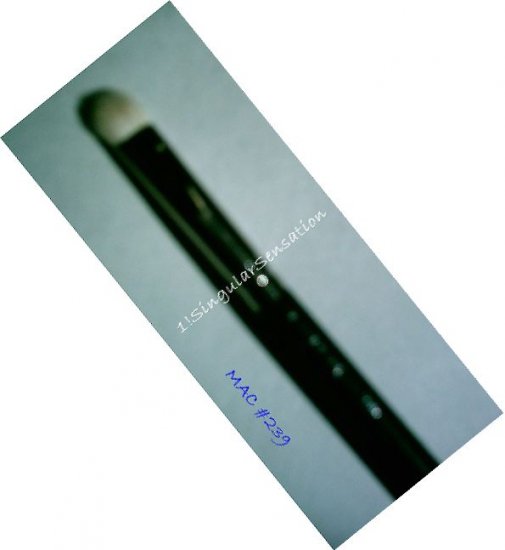 NEW! MAC #239 PROFESSIONAL EYE SHADING MAKEUP BRUSH with FREE Pigment Sample