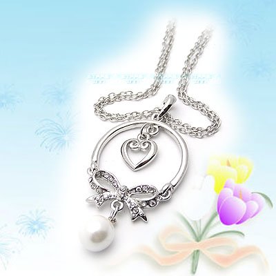 Sweet Diamond Heart with Ribbon and Pearl Necklace E041534