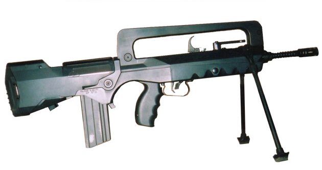 Famas yang pusse blad cameng