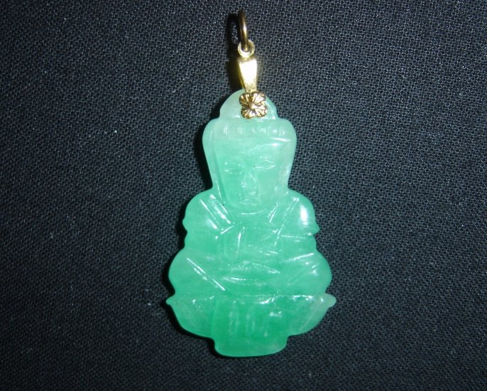 Green Jade 2-sided Guan Yin Pendant Quan Am Kwan