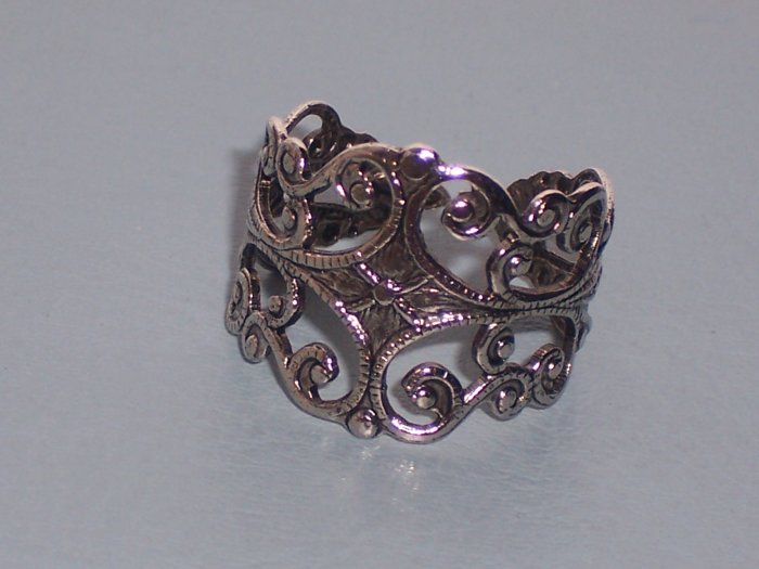 Silver Filigree Ring with Leaves and Flowers Designs