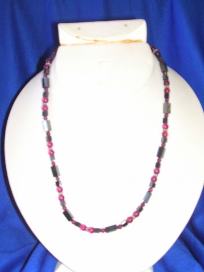 Claret & Wine Magnetic Necklace