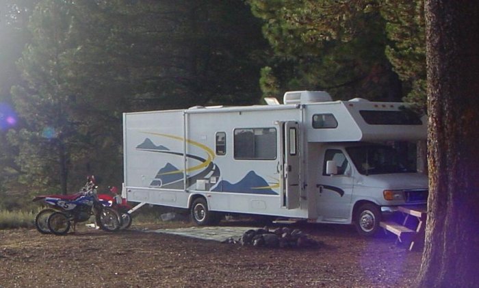 Thor Industries 31' FunMover Toyhauler