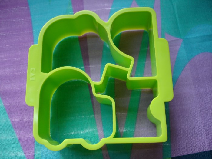 4 Design Green Sandwich Cutter