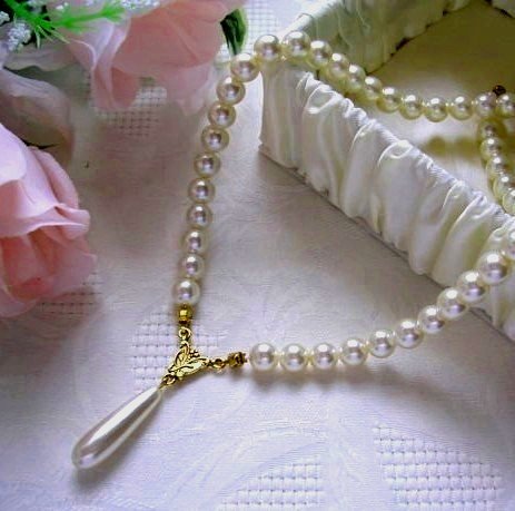 Ivory Pearl Necklace With Teardrop Pearl Pendant