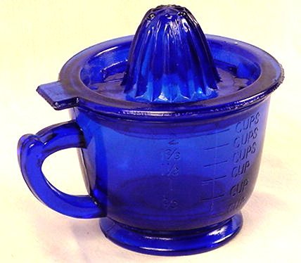 Blue Juicer w/Measuring Cup