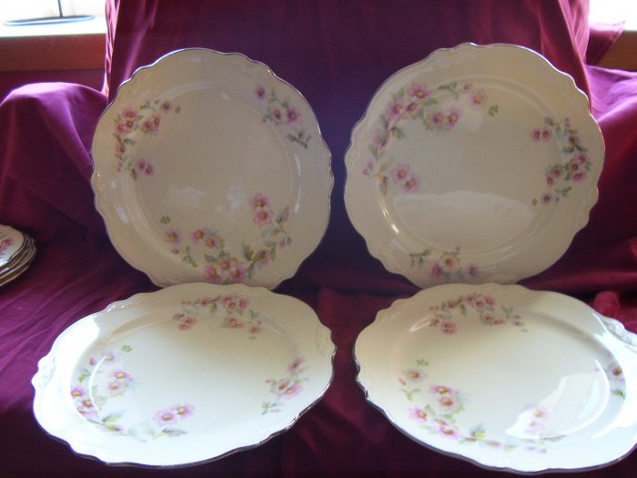 Homer Laughlin Virginia Rose Dinner Plates Moss Rose JJ59