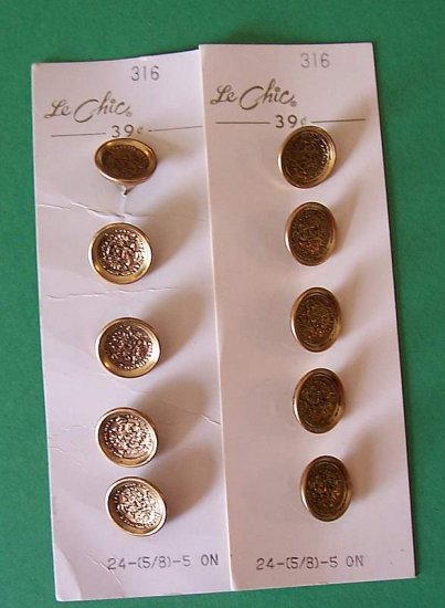 2 vintage cards of brass buttons with crest MOC LeChic