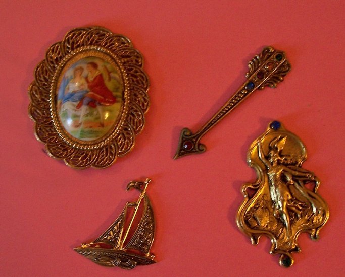 Lot 1 antique jewelry and metal stampings for altered art and crafting