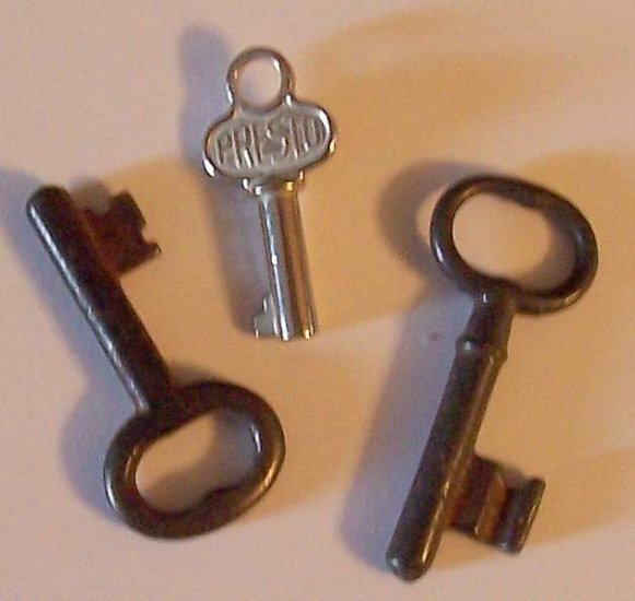 3 tiny real keys 2 of iron for crafting or jewelry