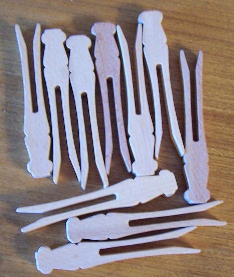 Lot of 8 brand new old fashioned clothespins for dolls decoupage or hanging clothes